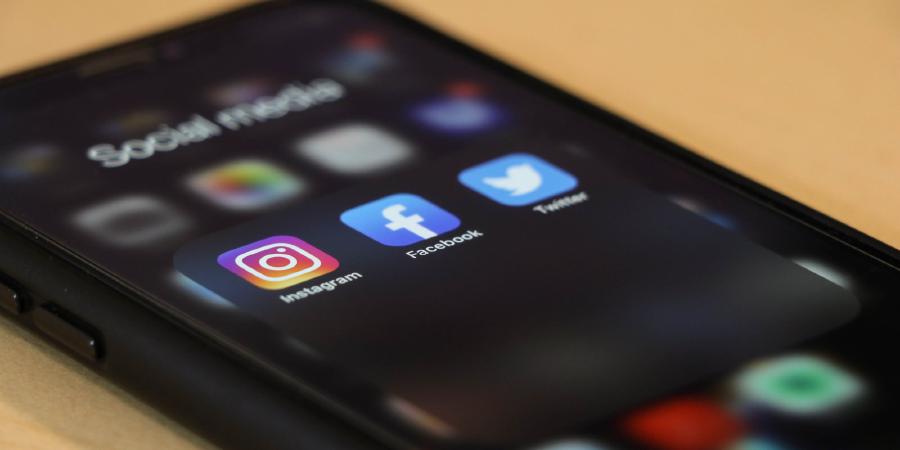 My addiction: how to detox from social media